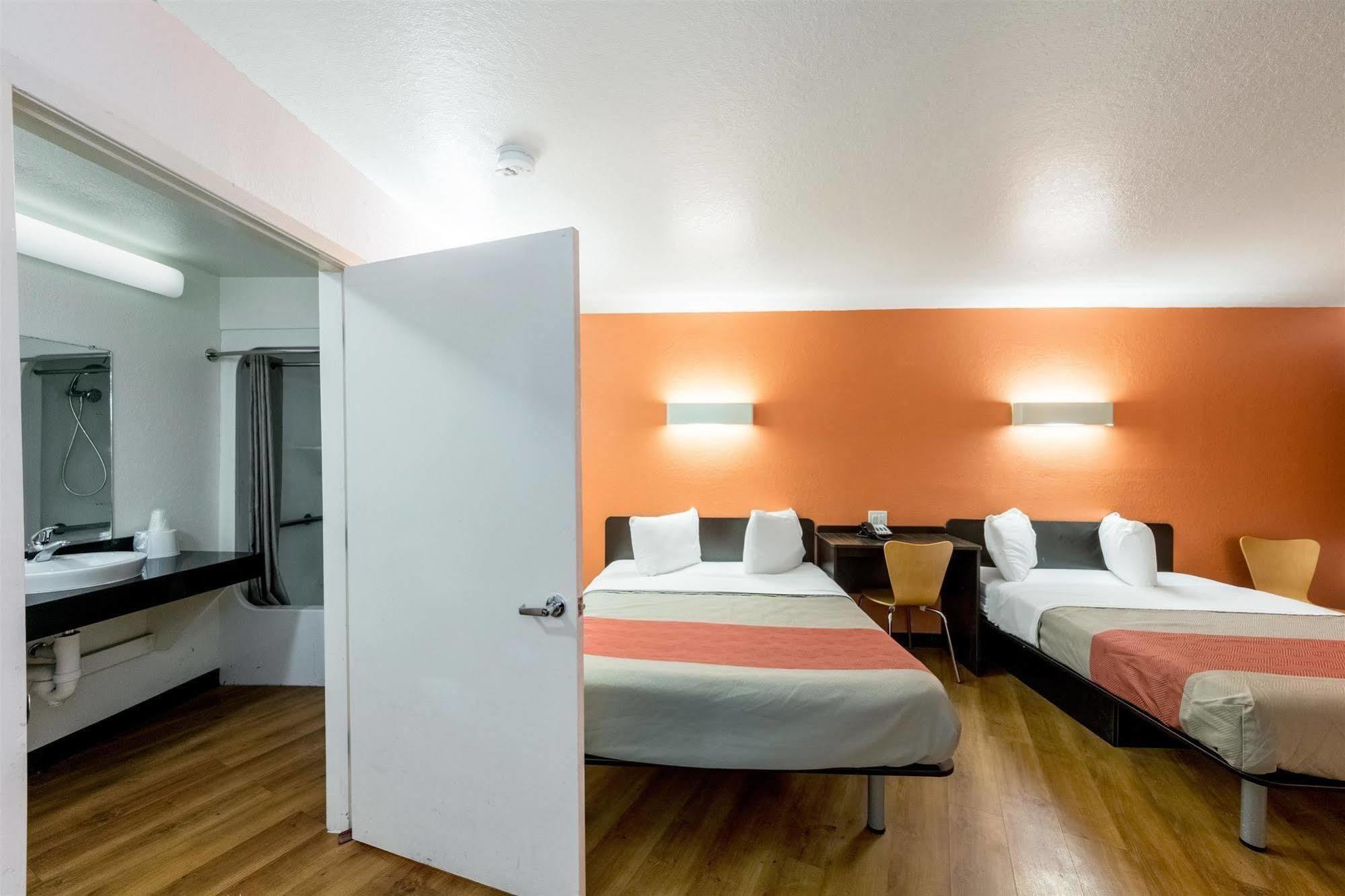 Motel 6 Seguin Tx מראה חיצוני תמונה